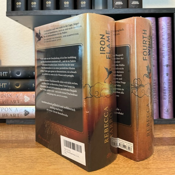 Fourth Wing + Iron Flame - GERMAN EDITIONS by Rebecca Yarros - NEW In PLASTIC - Picture 5 of 8